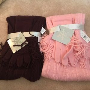 New York and Company scarfs and globe sets